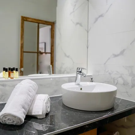 Chic - Les De La Comedie Montpellier