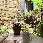 Apartment Chic - Les De La Comedie