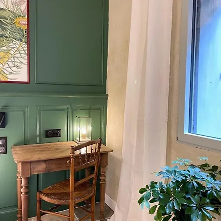 Chic - Les De La Comedie * Montpellier
