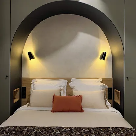 Chic - Les De La Comedie 몽펠리에