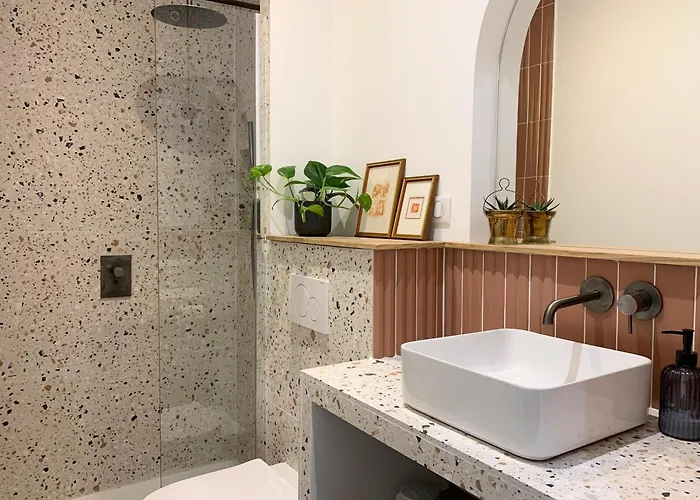 Apartment Chic - Les De La Comedie