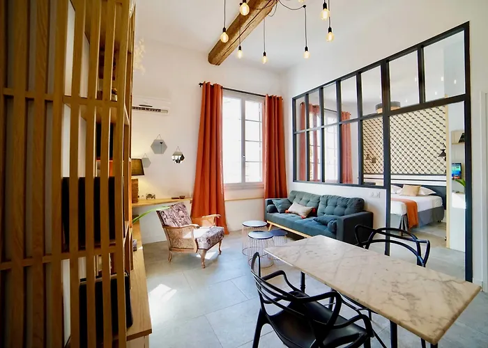 Apartment Chic - Les De La Comedie *