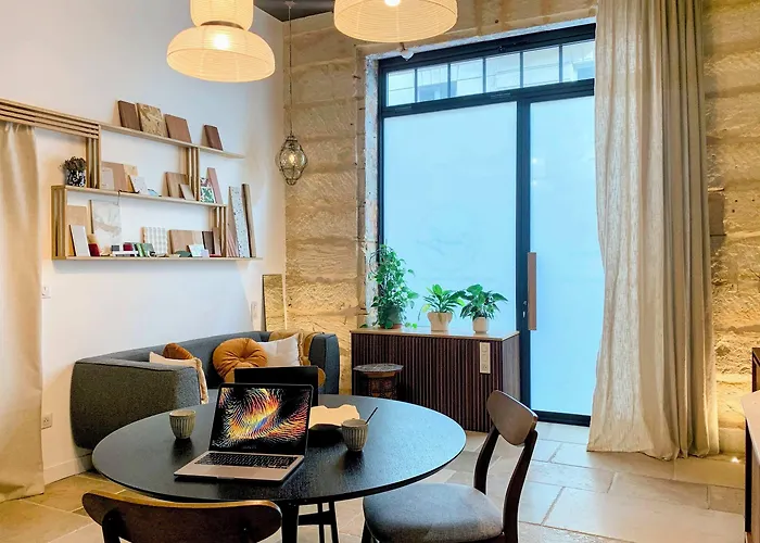 Chic - Les De La Comedie * Montpellier